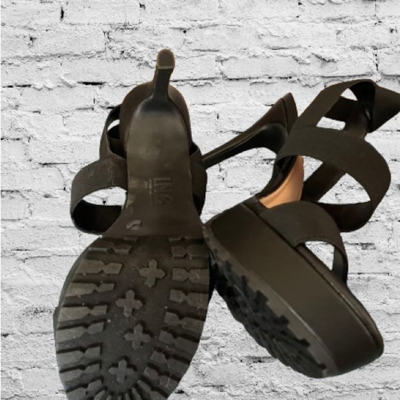 Loving the bottom of these heels!​​​ - Picture 5 of 11